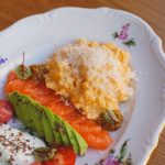 Salmón con costra de miel y mostaza