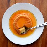 Flan de huevo en la Mambo