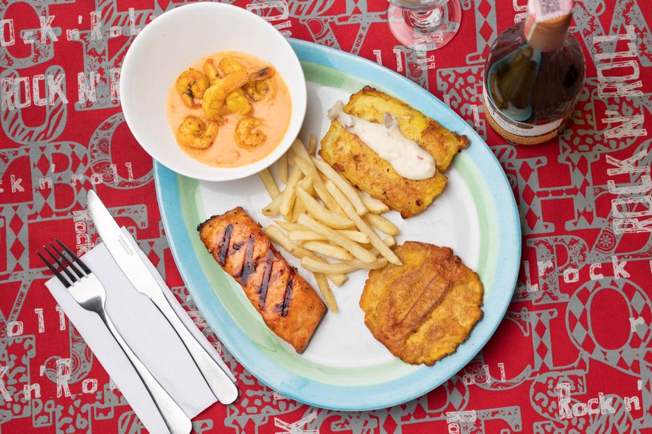 Salmón en salsa de marisco en lékue